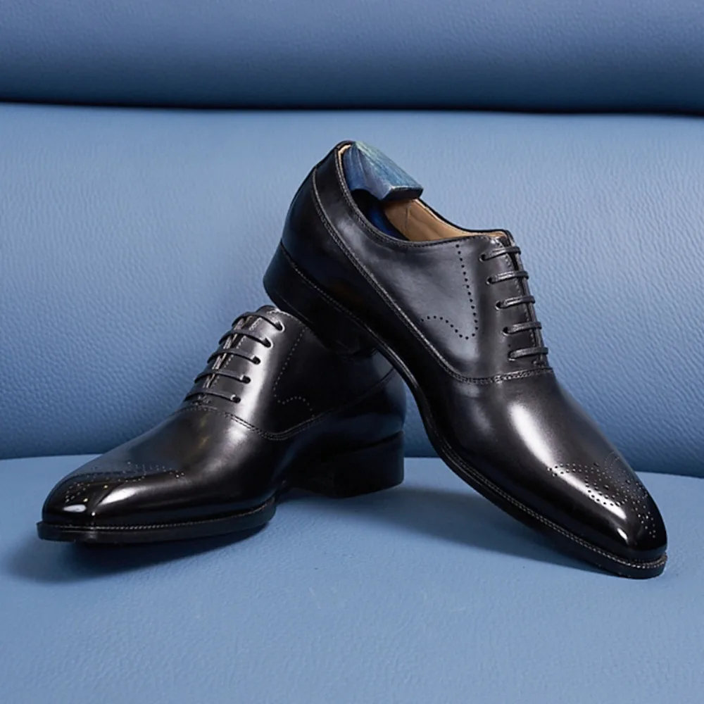 

Резная обувь ручной работы на шнуровке. Износостойкая и дышащая деловая модельная обувь. Удобная классическая универсальная модная кожаная обувь.