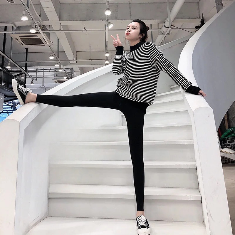 กางเกงโยคะเอวสูงบุซับในผิวสัมผัสนุ่มสำหรับผู้หญิง รุ่นใหม่ประจำฤดูใบไม้ร่วงและฤดูหนาว ทรงสลิม ยกกระชับสะโพก