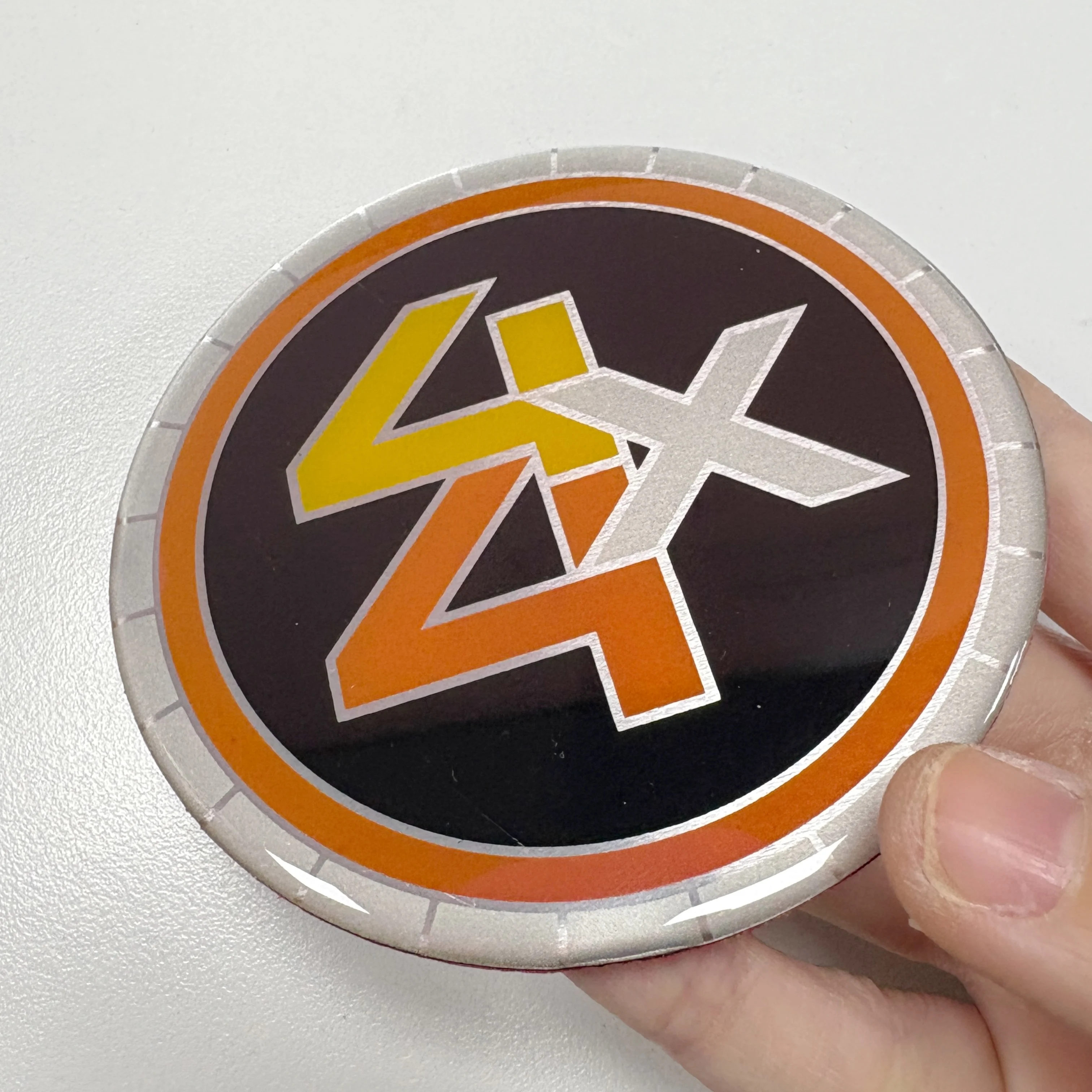 ラウンドバッジ ホイールセンターキャップ 4X4 エンブレム 6穴 シボレー 6穴 1500 シルバラード サバーバン ブレイザー (2個)