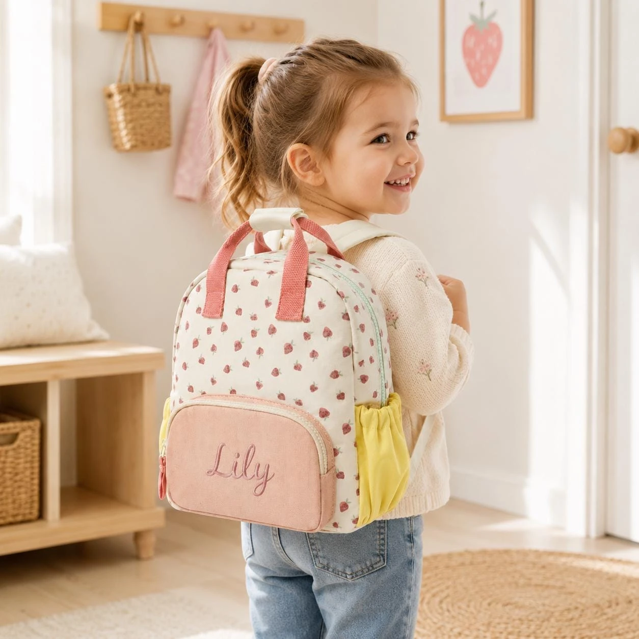 Personalisierte, modische, süße Erdbeer-Rucksacktasche aus Canvas mit besticktem Namen für Kleinkinder, personalisiertes Geschenk für Mädchen zum Schulbeginn – Detail 5