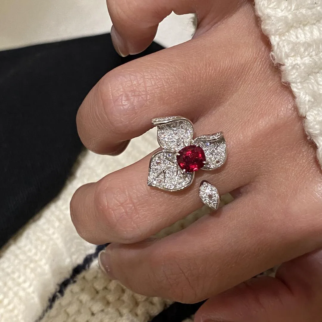Elegant inlay diamond three leaf flower ring for women inlay diamond high-end floral red Romantic wedding ring jewelry gift