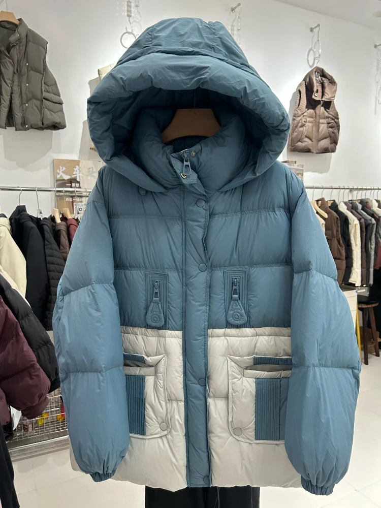 Damska kurtka puchowa średniej długości 2025 Nowa koreańska luźna parka z kapturem w kontrastowych kolorach Zimowa gruba, obszerna kurtka puchowa z 90% białego puchu kaczego