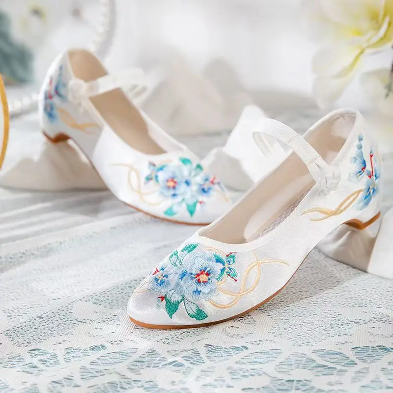 2024 Woman\'s Chinese Traditional Low Heel Embroidered Flower Shoe Soft Sole Non Slip Ethnic Style Buckle Strap Cheongsam Shoes