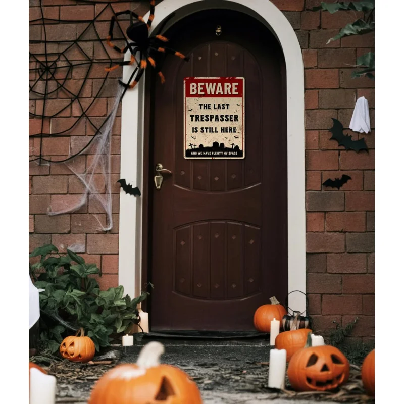 Dibujo de hierro divertido decoración de Halloween signo sin entrada en el cementerio de valla al aire libre