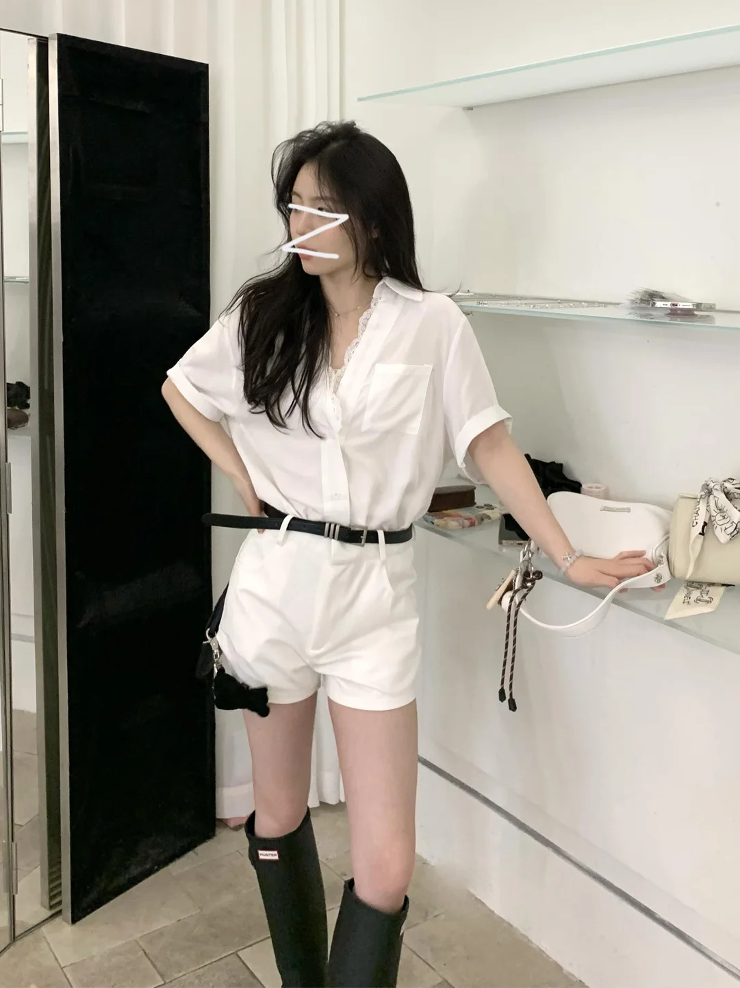 

Casual Lace V-neck Short Sleeve Shirt Women's Fashion Set High Waist Short Pants Spring Season Polyester Fiber Loose Type