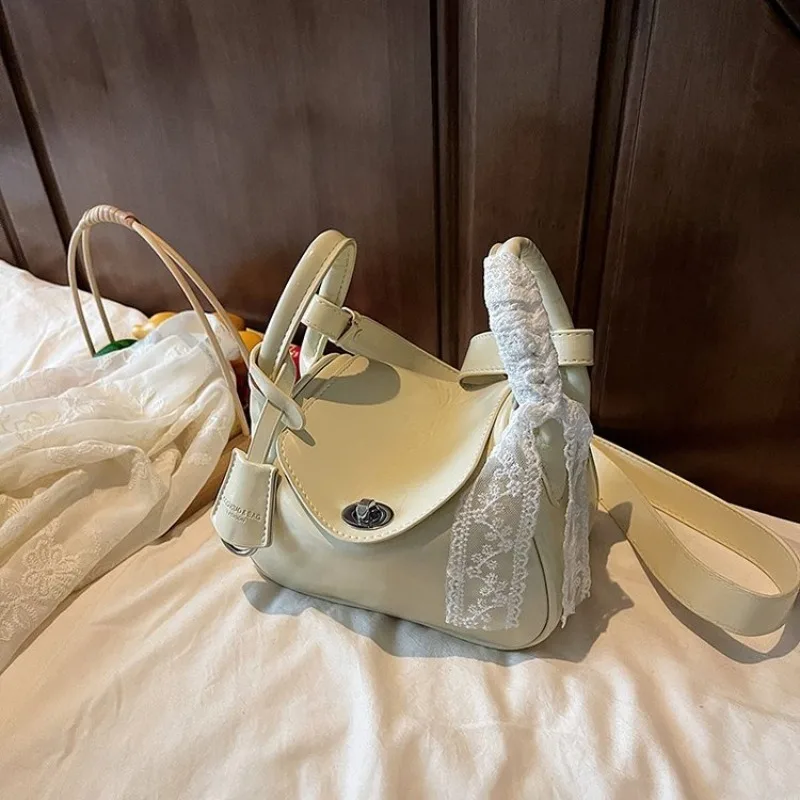 

Elegant Leather Classic Vintage Fashionable Bag For Commuter Women With Solid Color Tote Design