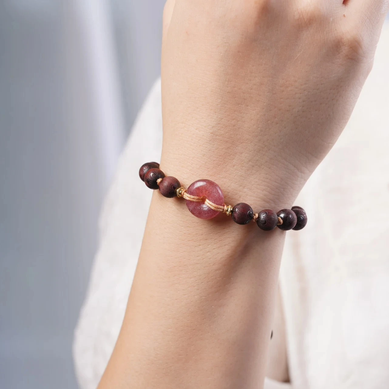 

Small leaf rosewood bracelet strawberry crystal 0.8 ancient simple small fresh men's and women's wooden bracelet