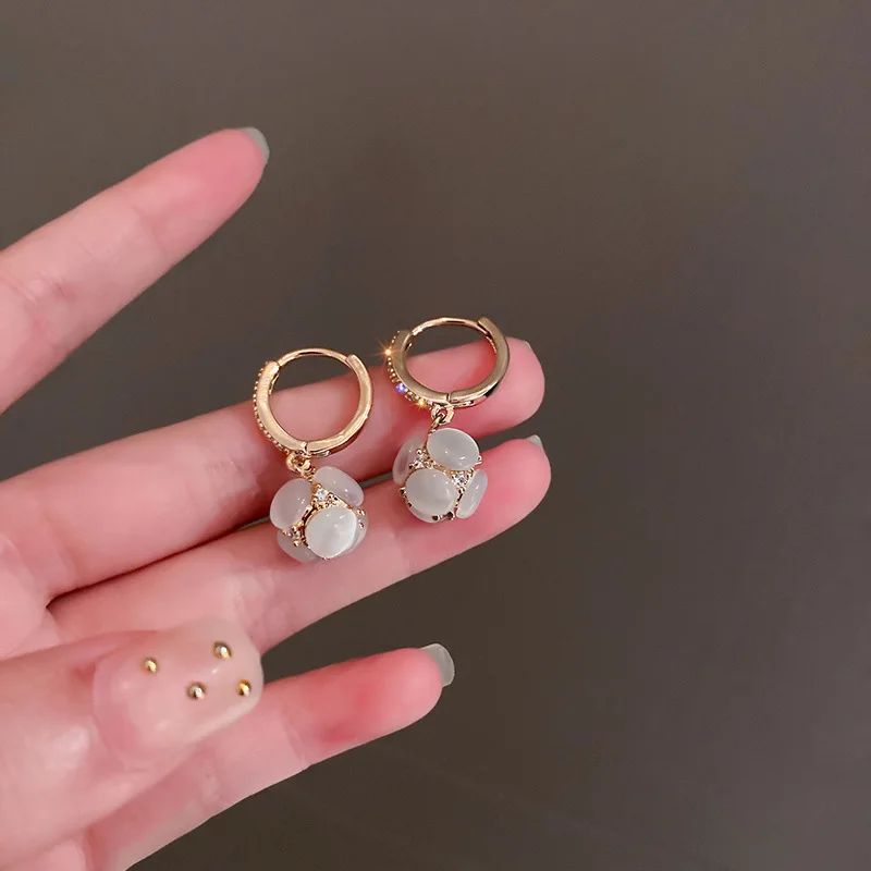 Light luxury cat-eye ear buckle female senior sense temperament net red hydrangea pendant fashion personality earrings