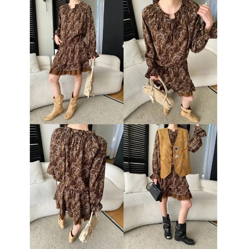 

Деревянное платье с ушкообразными деталями, завязками, приталенной талией, оборками по низу, длинными рукавами, цветочным узором и из шифона.