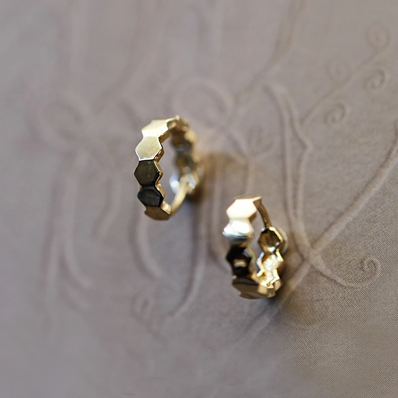 GOLDtutu European and American Simple Beehive Earrings, Modern Design, Chic Earrings, 9K Gold, kj296