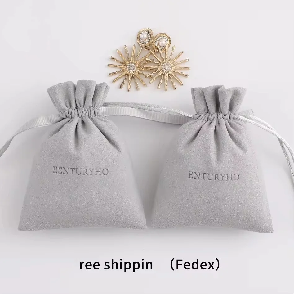 50 أكياس برباط بشعار شخصي من الألياف الدقيقة الرمادية حقائب مجوهرات مخصصة أكياس سوار وقلادة وأكياس تخزين التعبئة والتغليف