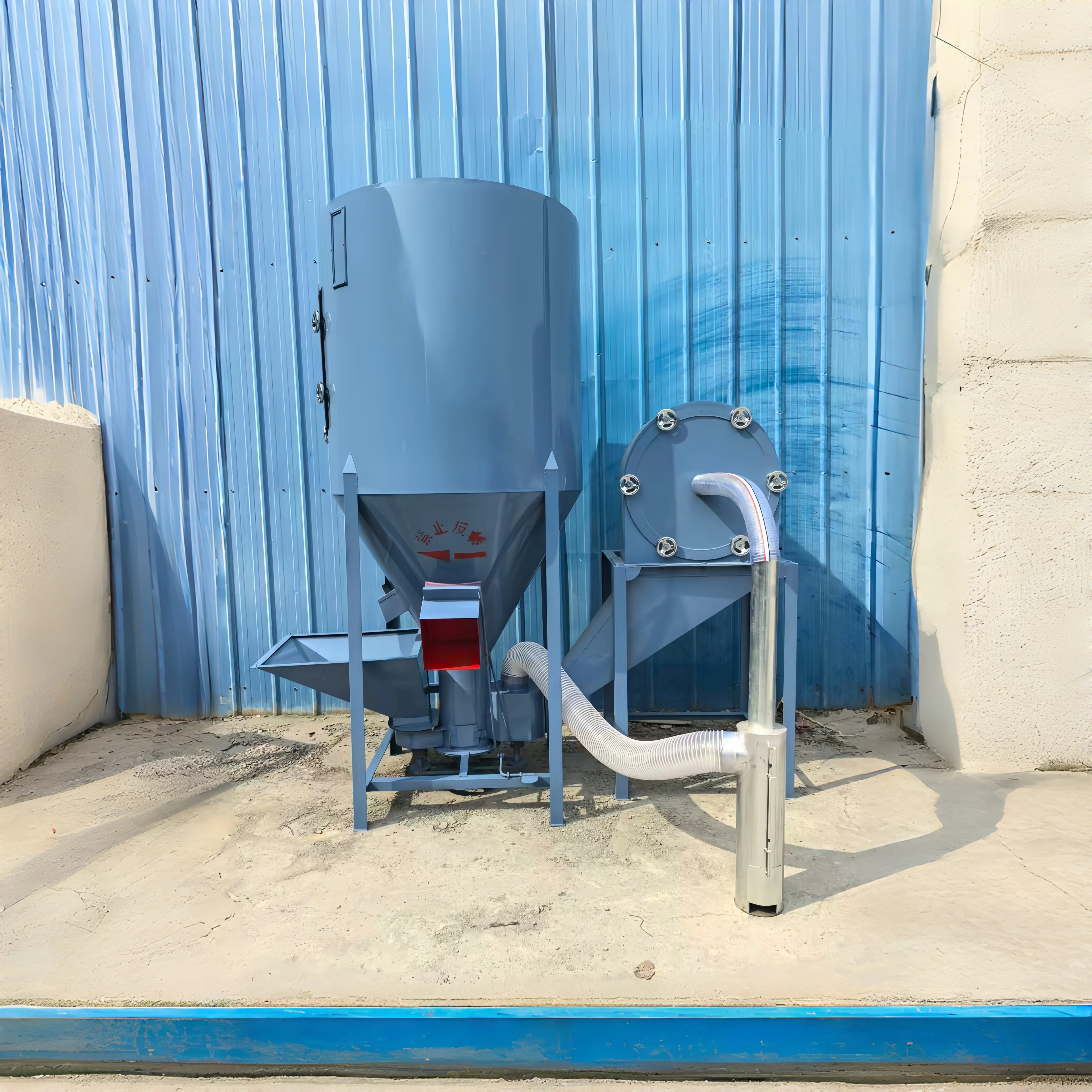 Small Household Vertical Feed Machine 220 380V Electric Automatic Feeding Fully Automatic Machine For Pig And Sheep Farming