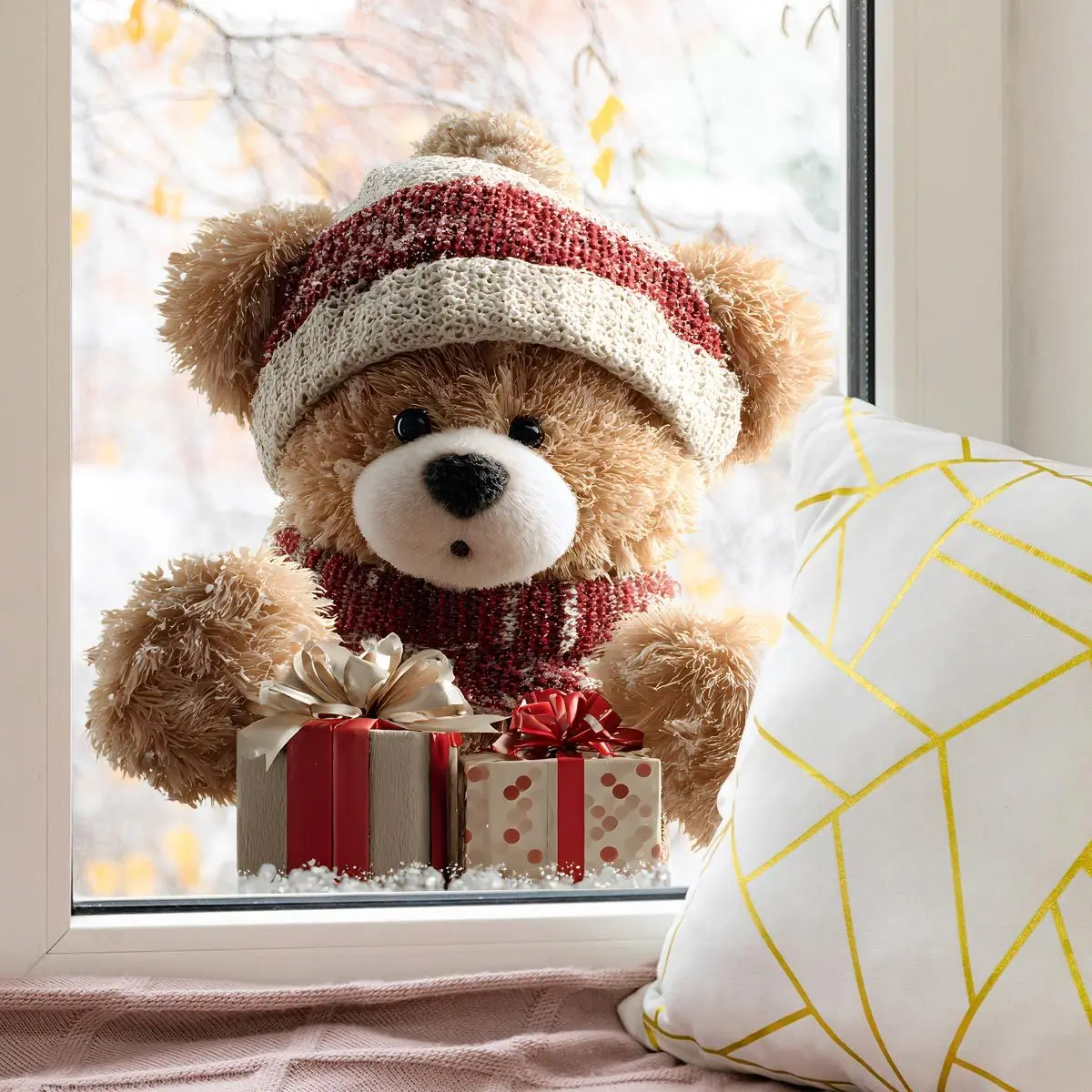 1 Stück süßer Plüsch-Weihnachtsbären-Fensteraufkleber mit Strickmütze und Schal, Geschenkbox, statisch haftender Glasaufkleber für Fensterglas