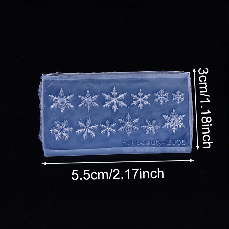 1 stücke Winter Schneeflocke Nail art Silikon Form 3D Geprägte Carving Weiche Stanzen Platte Weihnachten Wiederverwendbare DIY Gel Schablonen Werkzeug