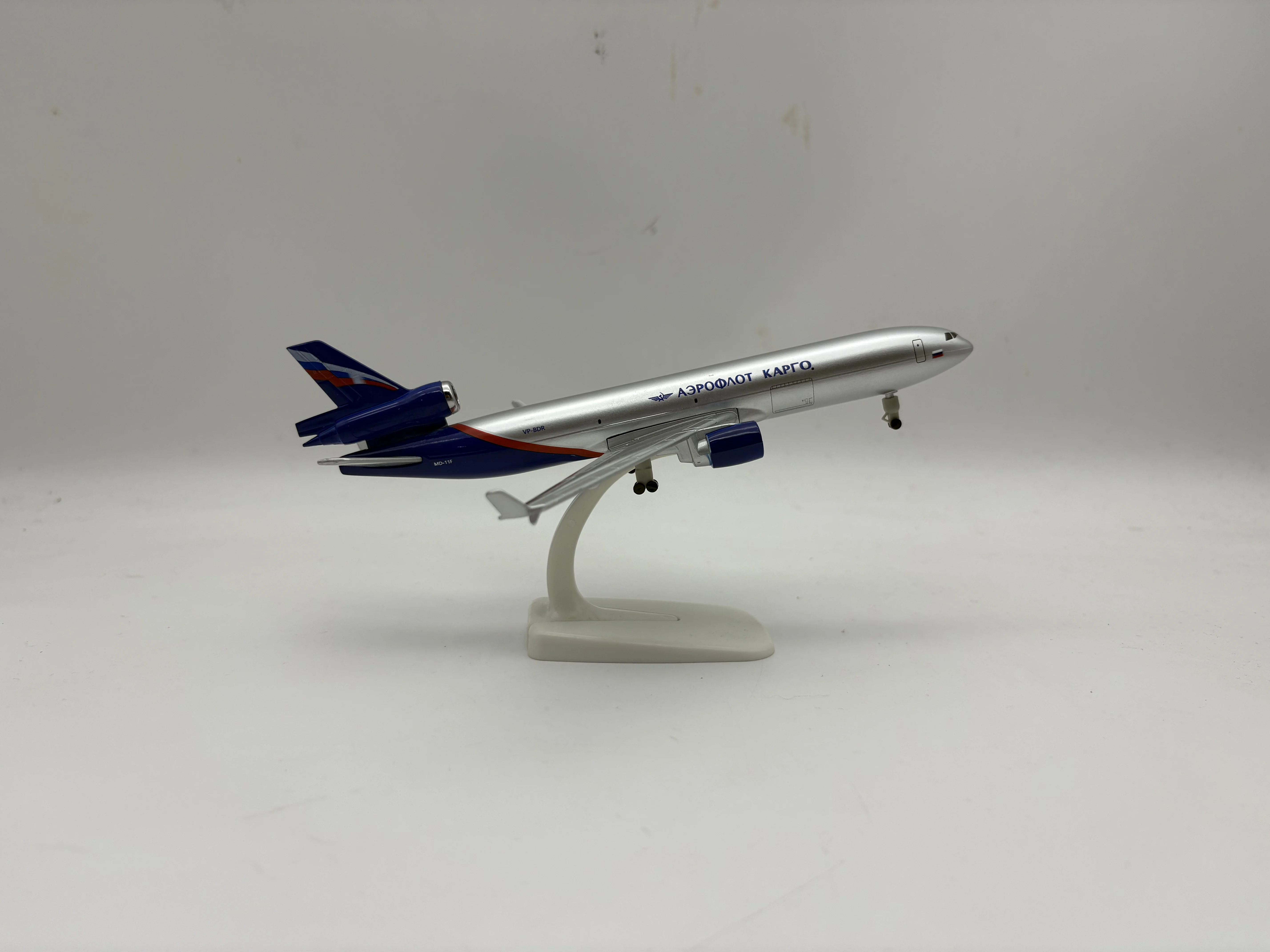 20CM Scale Aircraft MD11 Miniature Airplanes Model Aeroflot Russia MD-11 Metal With Wheels Base Plane Souvenir Hobby Collection view 6