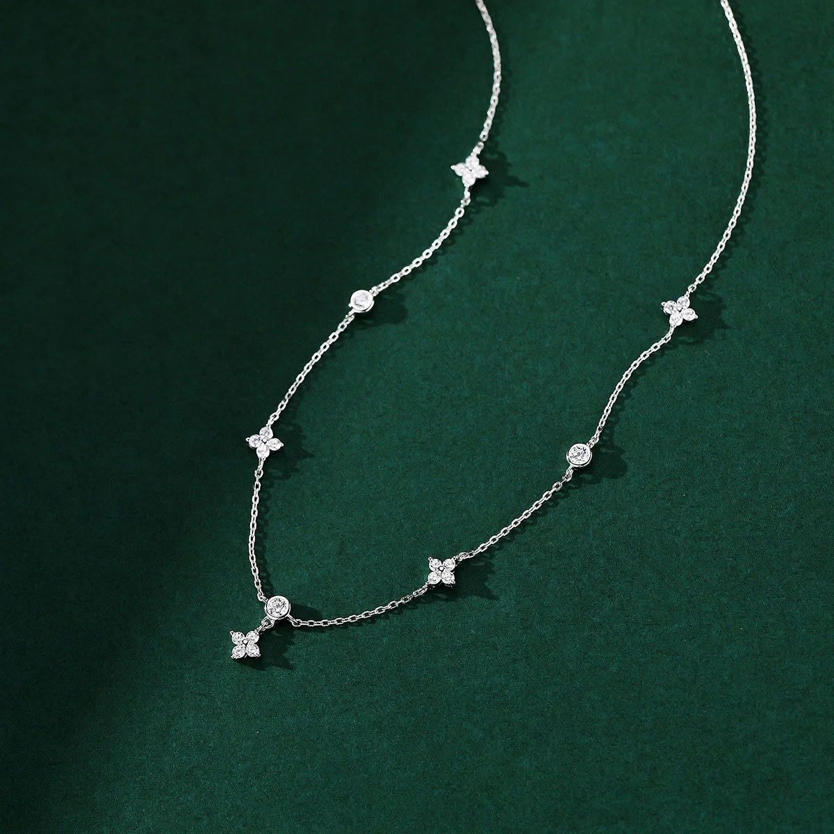 Inlaid Zircon Four-leaf Flower Chain Necklace for Women New Niche Light Luxury Hot Fashion Collares Choker Accessories image 5