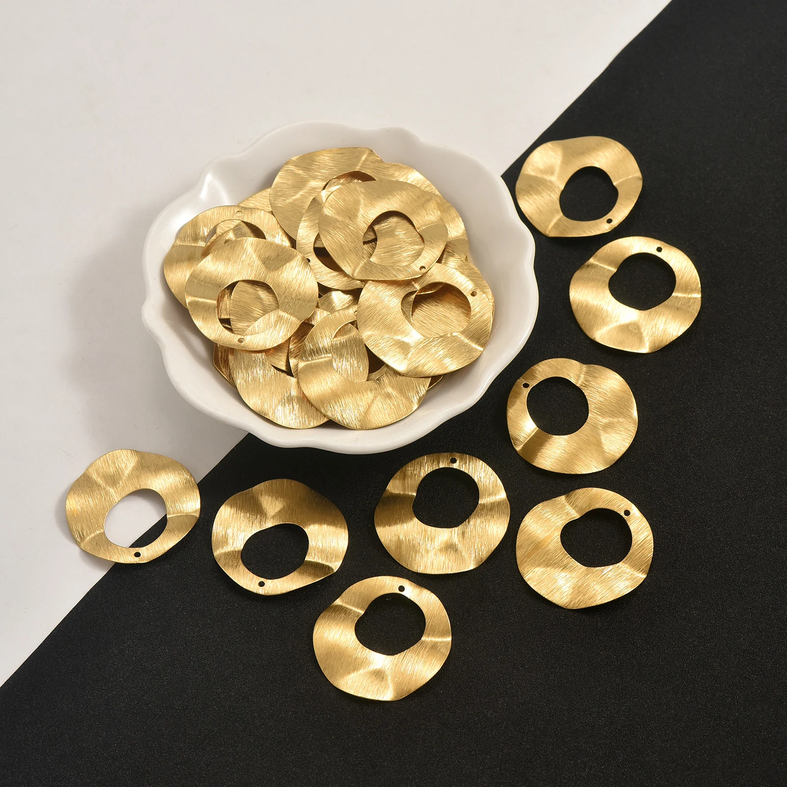2 pieces of geometric single hole brushed irregular hollow wave circular pendants, DIY jewelry making brass jewelry accessories