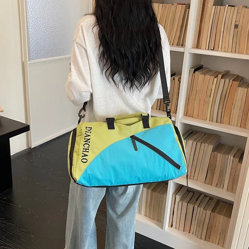 

Color Block Large Capacity Duffel Bag, designed for all adult users, perfect for short trips, gym workouts, daily commutes