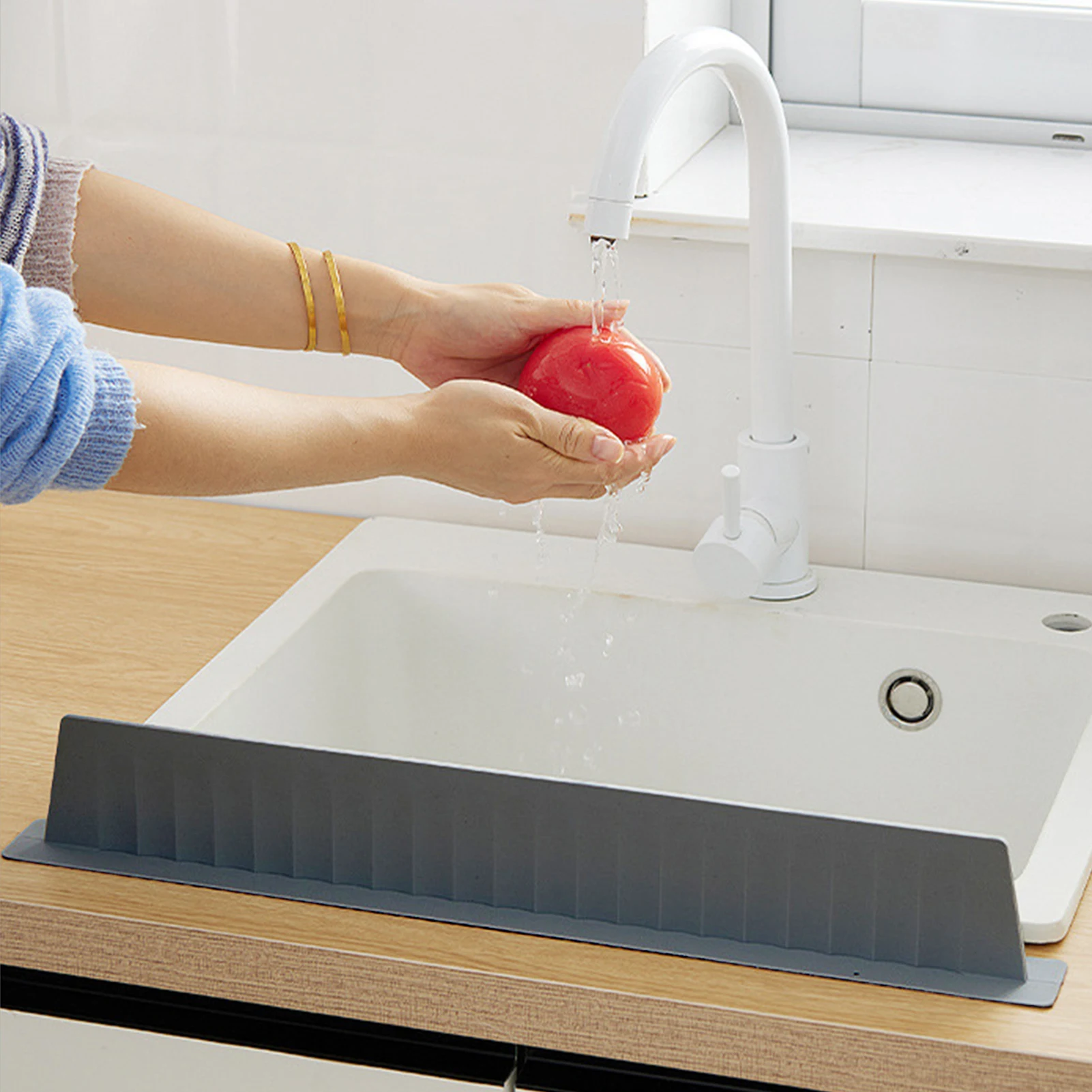 

Universal Kitchen Water Reusable Anti- Sink Silicone Strip for Countertops Dry and Clean