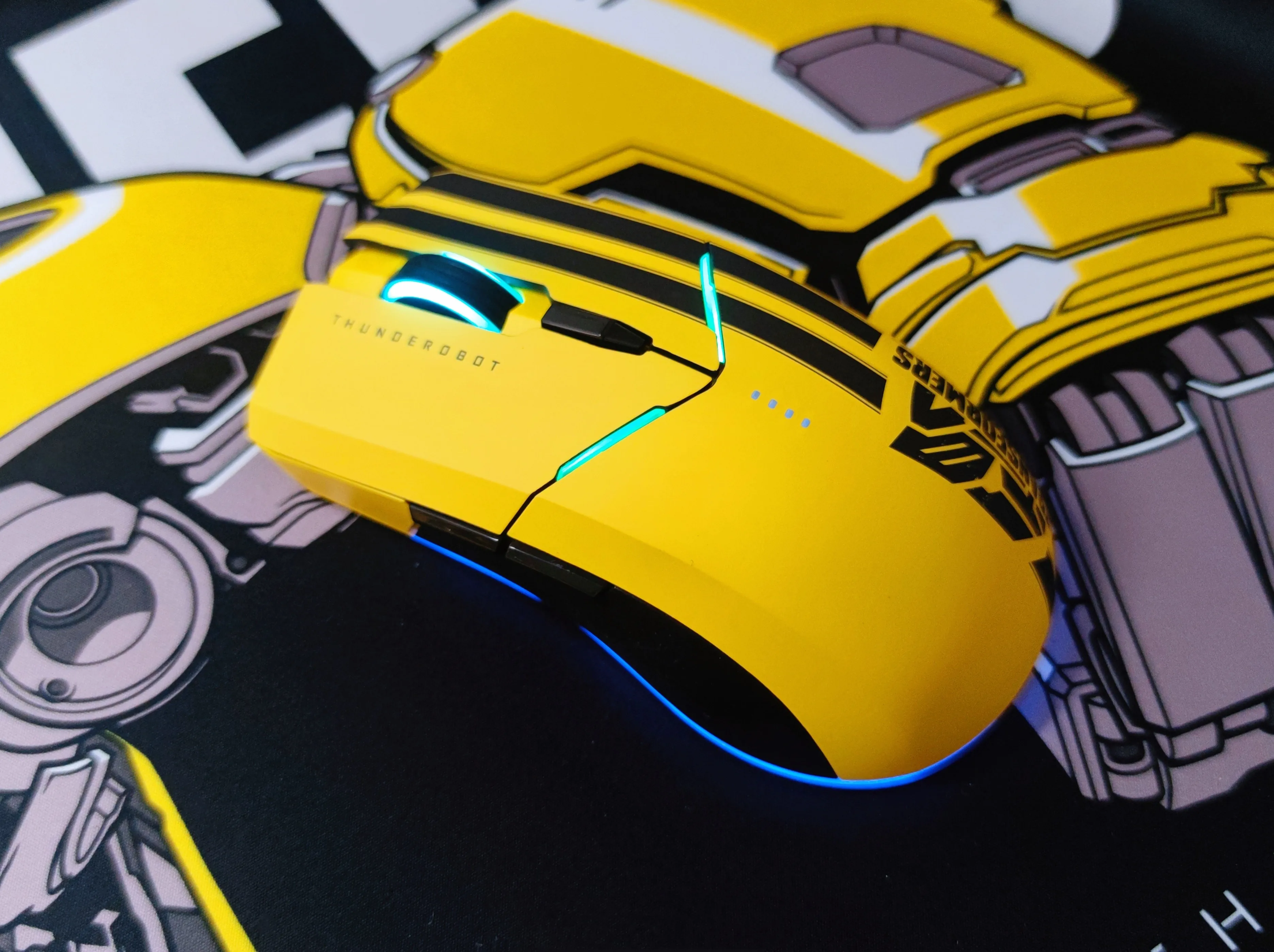 Transformers Bumblebee 2.4G Wireless Mouse ML701 Autobot 7 Colors RGB Light Gaming Mouse 4000PDI