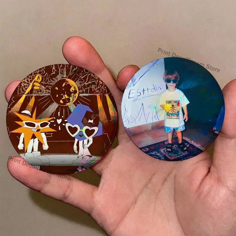 

Singer M-Mora Album Estrella Badges Creative Tinplate Button Pins Brooch Creative Quotes Badge Clothes Backpack Jewelry Gift