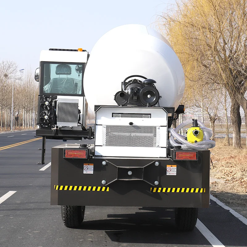 شحن مجاني الذاتي تحميل 2m3 3m3 4m3 6m3 طبل خلاط الخرسانة الذاتي تحميل آلة خلط الخرسانة المتنقلة