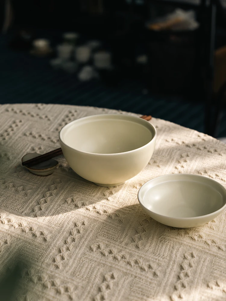 

Matte Porcelain Rice Bowl 5 Inches Simple Design Glazed Cerc Food ade Non-toxic Eco-friendly for Home Use Dining Set