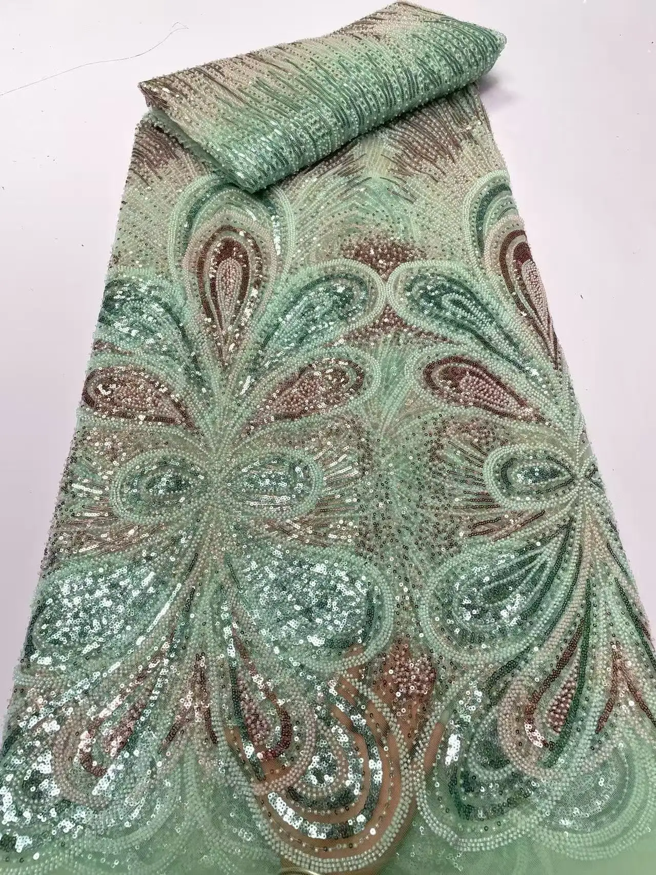 새로운 디자인 패션 아프리카 나이지리아 예술적 패턴 수제 자수 스팽글 핫 세일 프랑스 비즈 튤 레이스 파티용 재봉