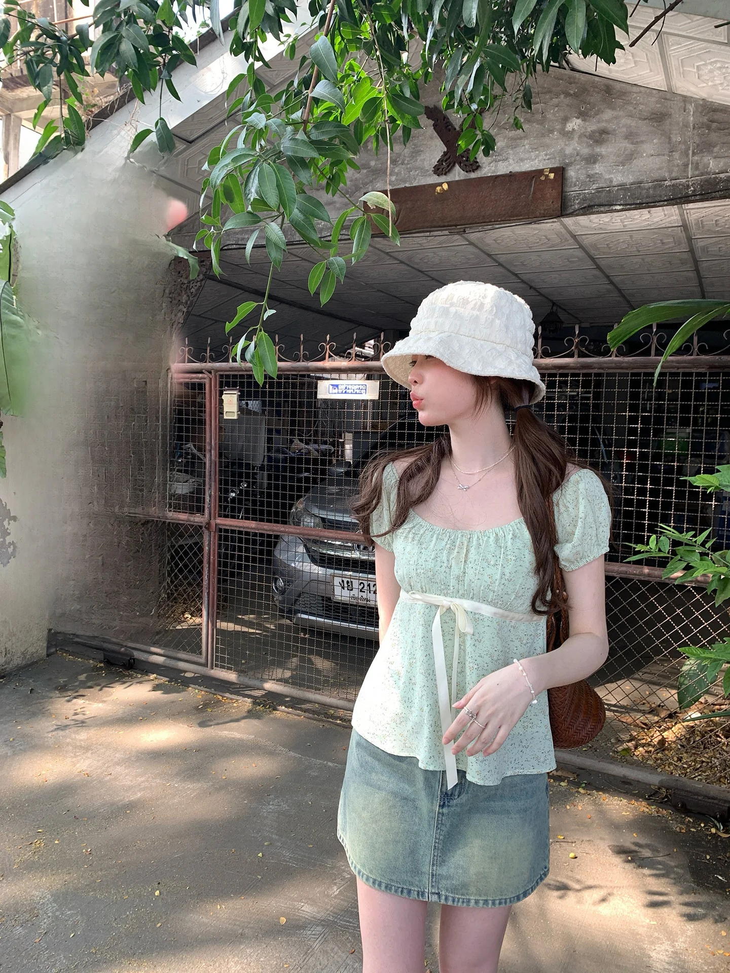 

Футболка PtonUmi Spring Wild Flower Valley с большим круглым вырезом, красивая, с коротким рукавом, весна-лето, новый стиль, с цветочным принтом, облегающая.