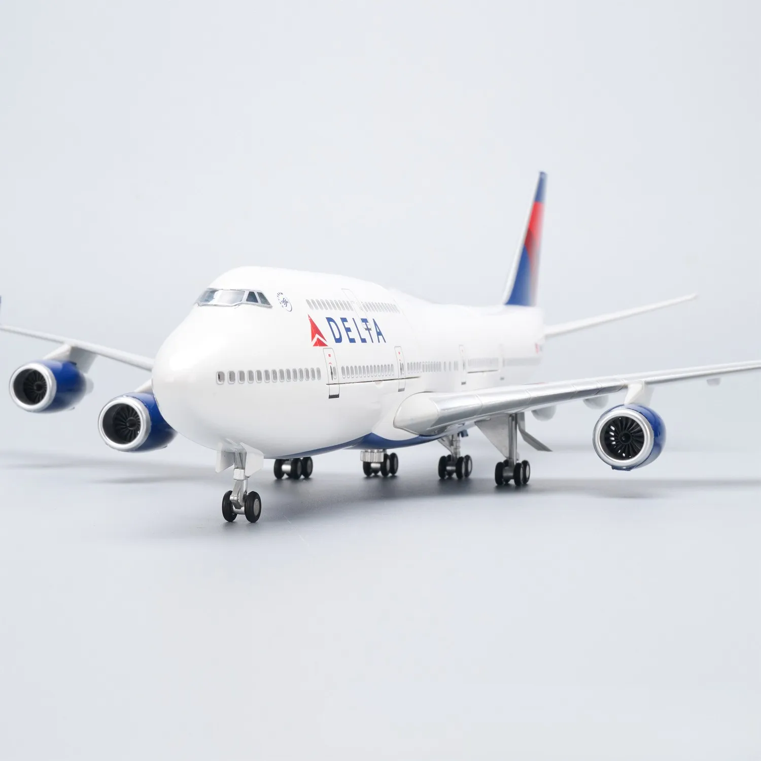 47cm Delta B747 Diecast Resin Airplane Model Kit Cabin Door Openable for Aviation Enthusiasts Gift or Display Collection