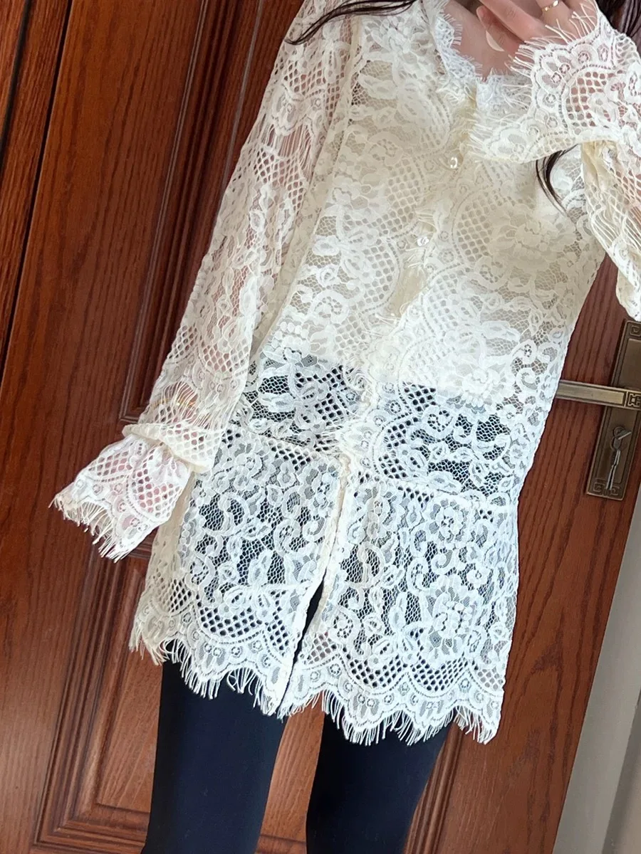 Blusas de encaje con protección solar para mujer, Tops sexys con cuello en V calados, ropa de calle transparente a la moda, camisas Y2k que combinan con todo, 2025