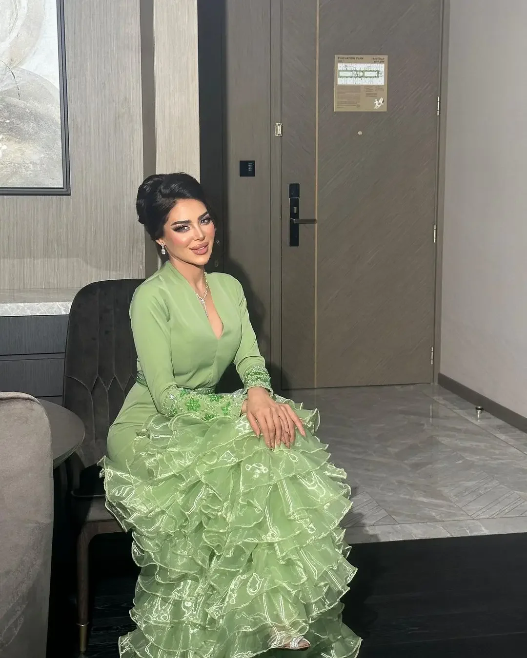 Vestidos de fiesta verdes 2024 Cuentas de diamantes de imitación Sirena Organza Volantes Mangas largas Oriente Medio Personalizable Ocasión formal