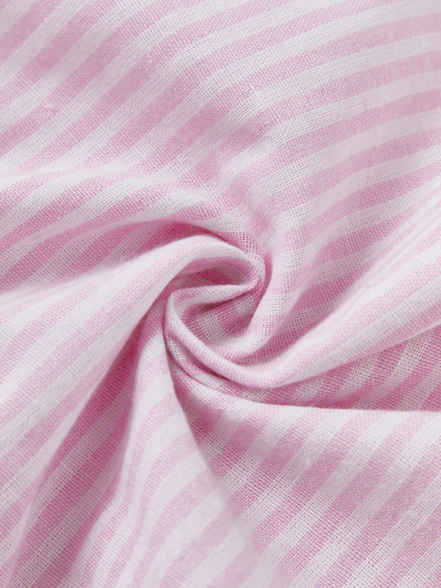 

Женские полосатые шорты для отдыха с кружевной отделкой и эластичным поясом. Стильные пижамные штаны для сна и отдыха.