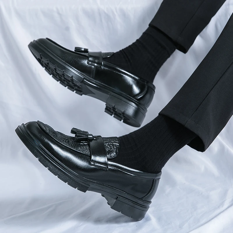 Fashion Mens Tassels Footwear Mens Luxury Brand Loafers Male Comfortable Business Shoe Pointed Toe Classic Men Shoes for Wedding