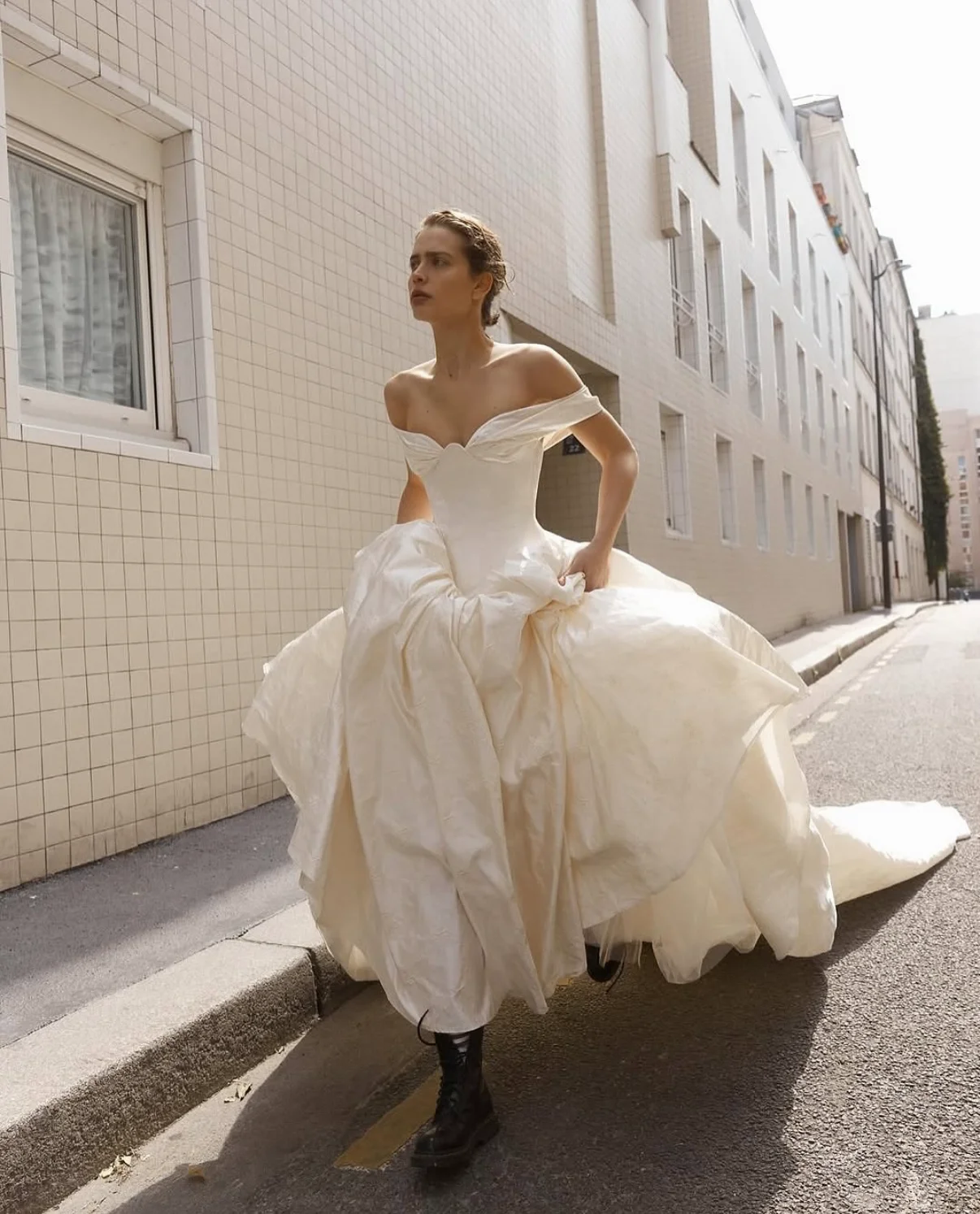 Customzied  A-Line Off The Shoulder Ivory Wedding Dresses  Simple Sleeveless Pleat Satin Long Elegant Brides Gown Custom Made