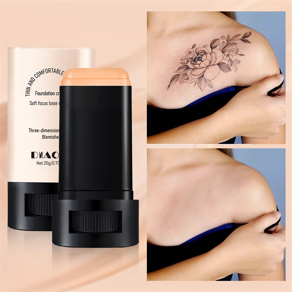 Full coverage concealer is applied smoothly to cover blemishes and pockmarks, lasting natural makeup effect