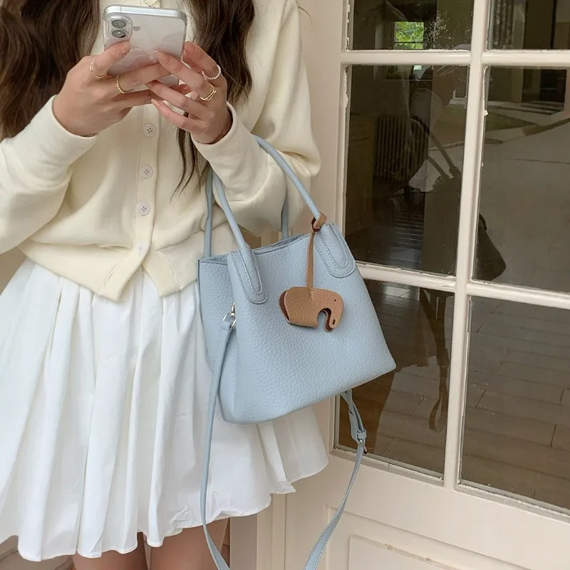 

2023 летняя новая большая сумка для женщин, роскошная дизайнерская сумка-мешок большой вместимости, стильная повседневная сумка через плечо на каждый день