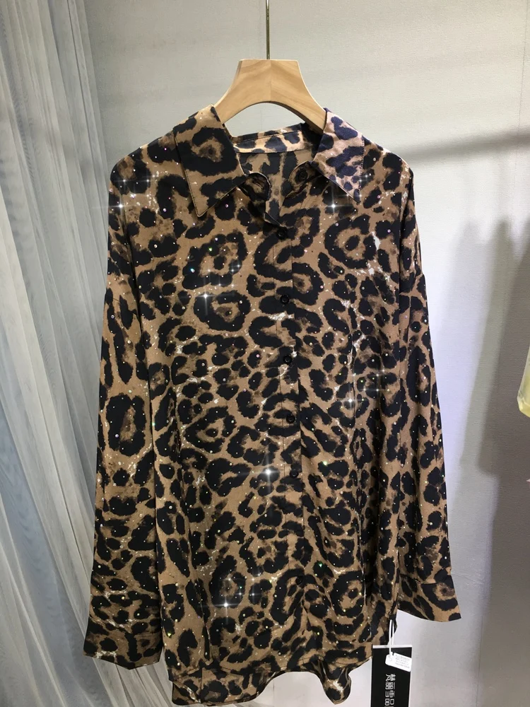 Imagem -02 - Cardigans de Leopardo Feminino Blusas de Perfuração Quente Blusa Solta Meio-longa Manga Comprida Protetor Solar de Verão Novo Primavera e Verão 2024