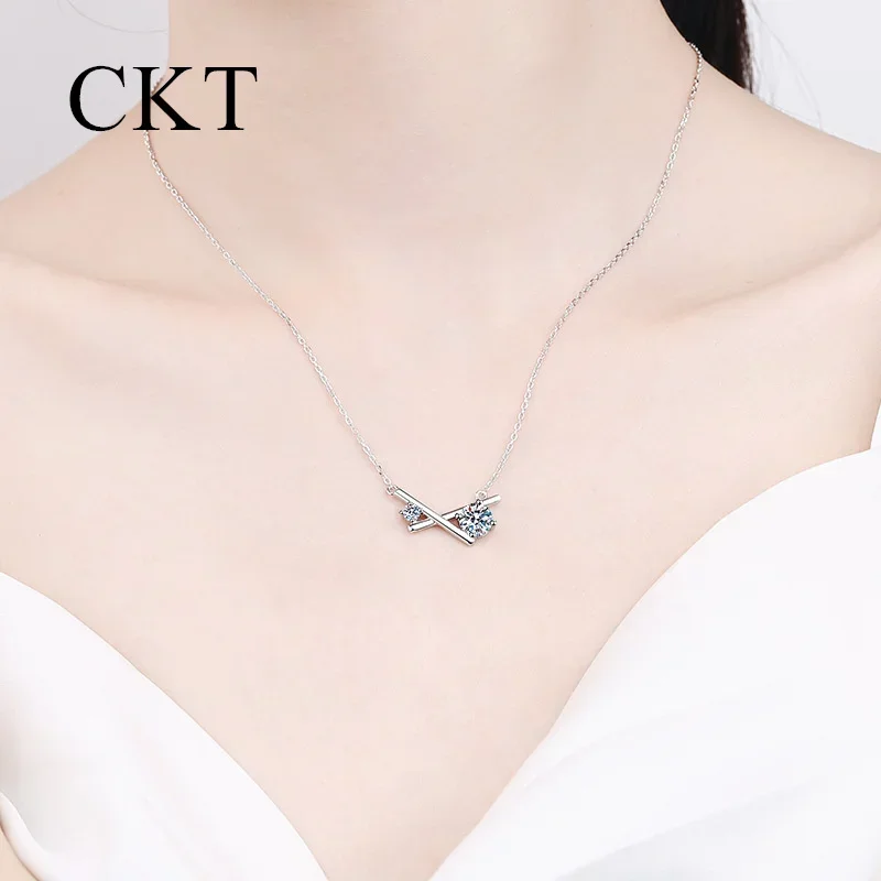 18K White Gold Platinum Pt950 1.15 Carat Moissanite Necklace for Women Moissanite Pendant Cross Design Collarbone Chain Jewelry