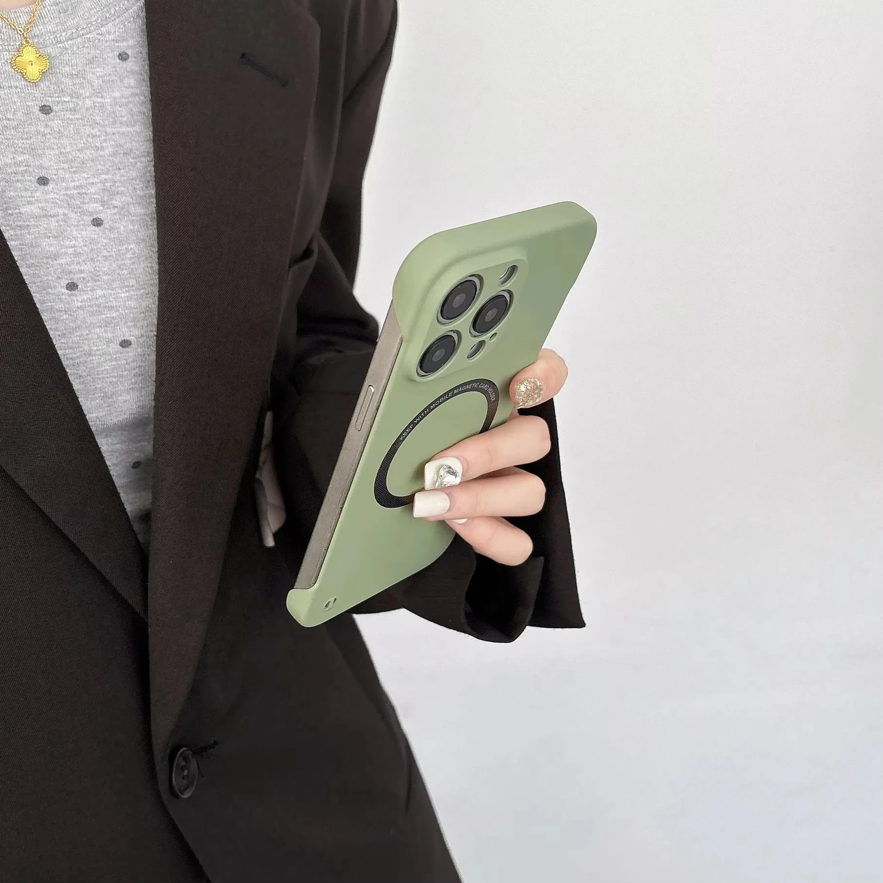 iPhone 16 Pro Max 11 12 13 14 15 Pro Max Plus 솔리드 컬러 마그네틱 무선 Charing Matte Hard Cover 용 Frameless Mag 안전 케이스
