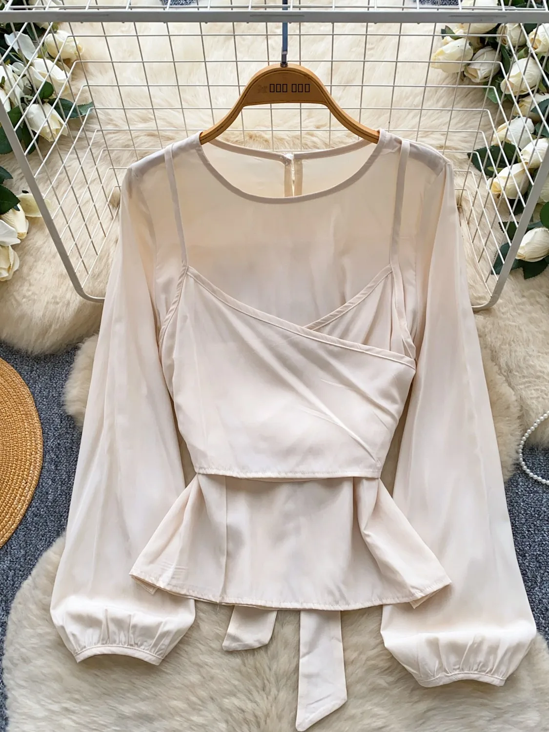 

French Sle Women's irt Crossed Belted Waist Cinching Splice Fake Two-Piece Top Breathable Polyester Fiber Long Sve