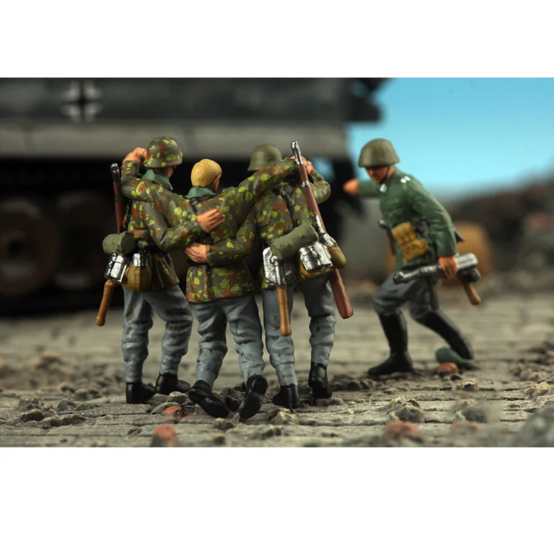 1:72 Scale Resin German Battlefield Rescue Team 4-member Group Scene Accessory Model Adult Toys Classics Gifts Static Display