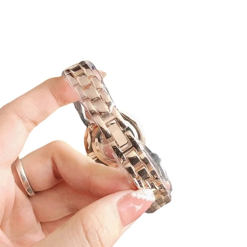 UNOde50 Trendsetting Watch: Fashion-Forward Style, High-End Look, Affordable