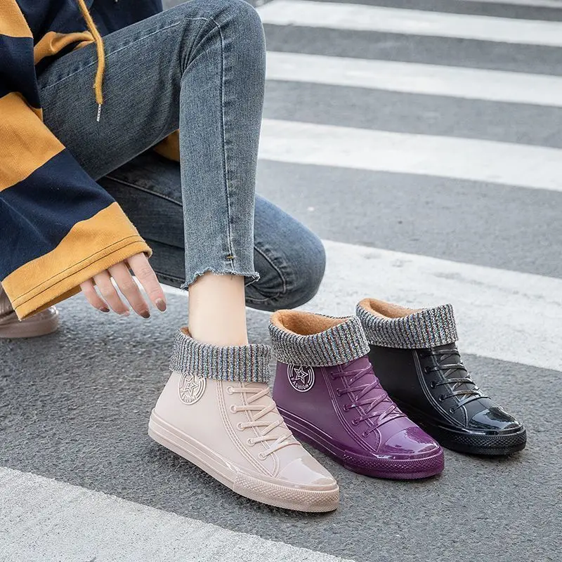 Zapatos de lluvia cálidos y elegantes para mujer, botas impermeables de invierno con piel, galochas para mujer, zapatos de lluvia para jardín a la moda, botas de lluvia de felpa de marca