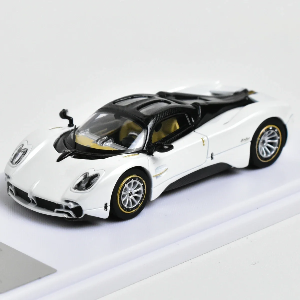 XF โมเดล1:64 Diecast Pagani โมเดลรถยนต์โมเดลรถยนต์อัลลอยด์ Pagani Utopia สำหรับเด็กผู้ชายของสะสมจัดแสดงงานอดิเรกกล่องดั้งเดิม