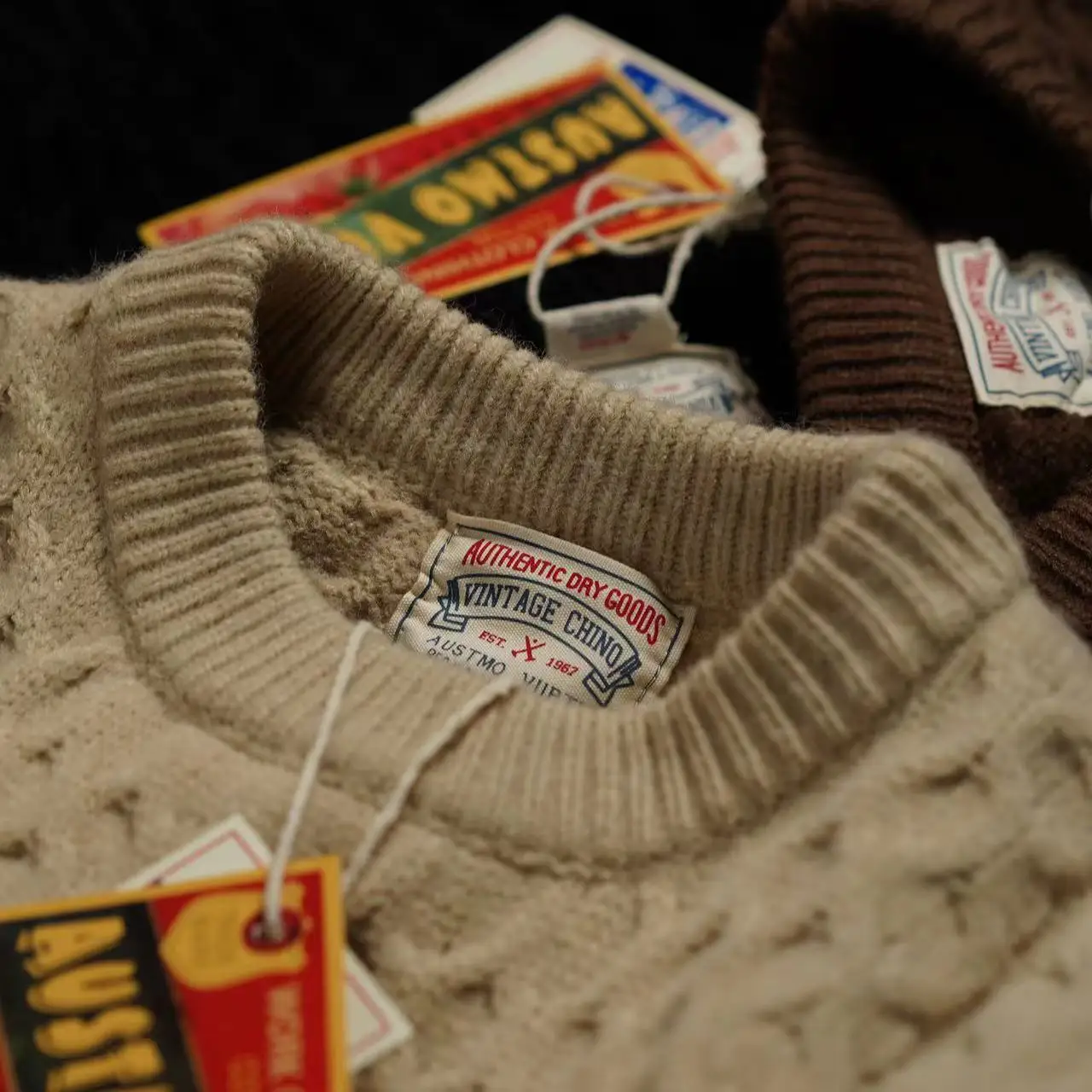 

Вязаный вручную мужской свитер свободного кроя карамельного цвета с круглым вырезом, модный городской стиль, зимний, с длинными рукавами, утепленный