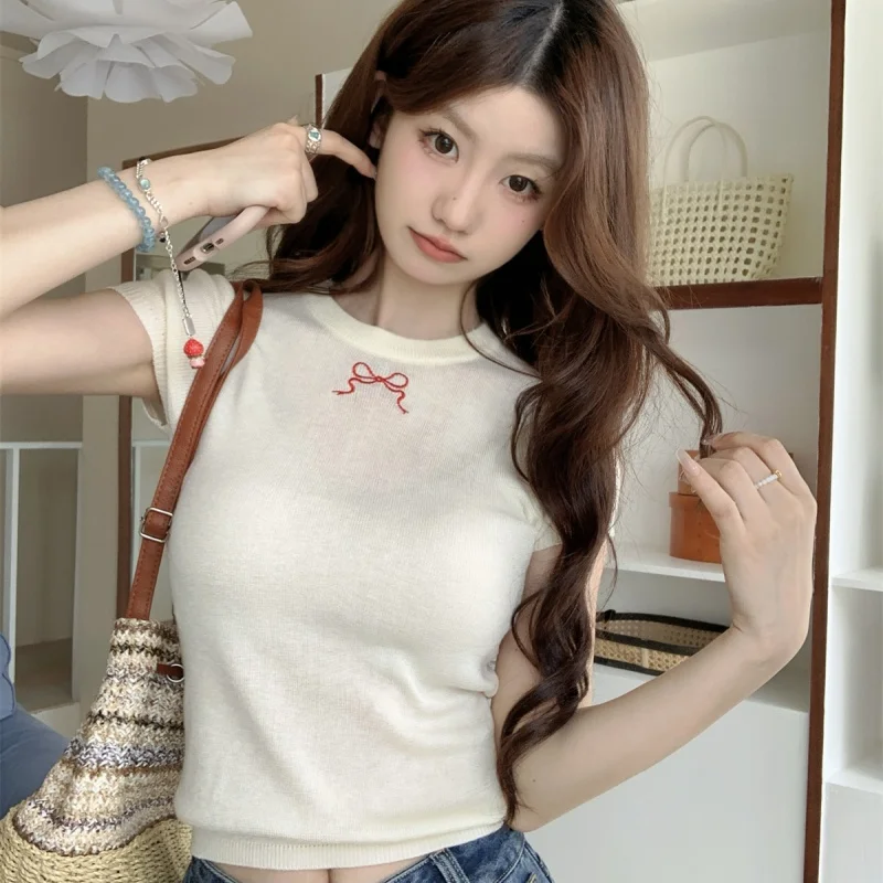 

Весна 2026: Модная женская футболка с вышивкой узелками, тонкая вязаная, с коротким рукавом, повседневная, приталенная, стильный топ