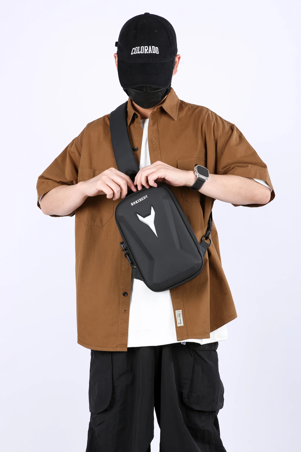 Borsa da petto da uomo Hard-Shell 2025 Borsa a tracolla per sport all'aria aperta in stile funzionale transfrontaliero, idrorepellente con combinazioni