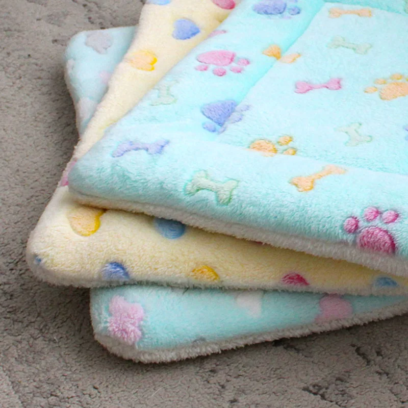 Warm Flannel Pet Mat for Dogs Cats Soft Fleece Blanket Pad Cozy Sleeping Bed Puppies Kittens Puppy Kitten Cushion Pet Accessorie