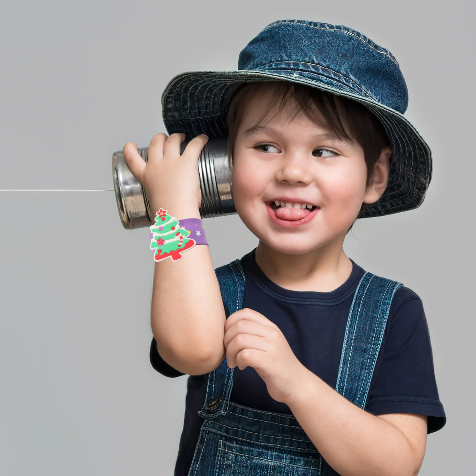 สายรัดข้อมือซิลิโคนลายคริสต์มาส 12 ชิ้น ลายซานต้า มนุษย์หิมะ กวางเรนเดียร์ สำหรับเด็ก วัยรุ่น ของขวัญงานปาร์ตี้ ยืดหยุ่น นุ่มสบายผิว